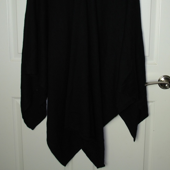 SOLD. NEW La Fiorentina Black Wool Blend Open Sweater Wrap Fox Fur Trim One Size - Picture 7 of 9